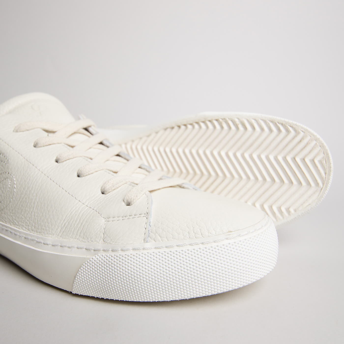 Close-up of white tumbled leather, toe stitching and outsole on the men’s Milano