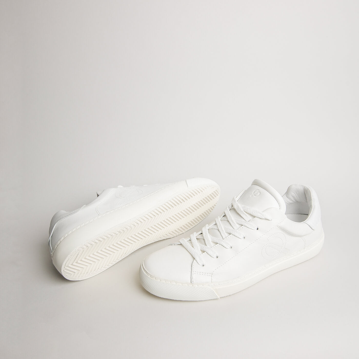 Pair of men’s white goat leather Milano sneakers with herringbone outsoles